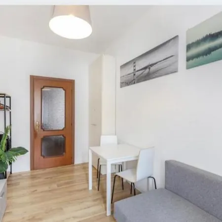 Apartment Queen East