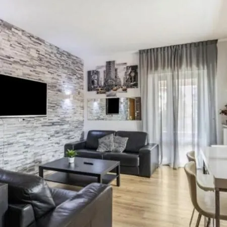 Queen East Apartment Verona