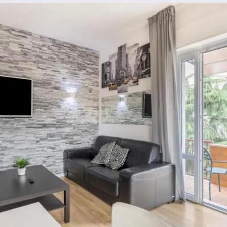Queen East Apartment *