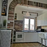 Queen East Apartamento *